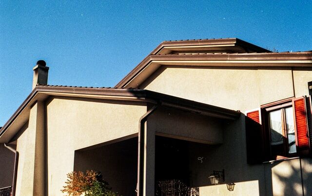 4 Amazing Benefits Of Regular Gutter Cleaning You Need To Know